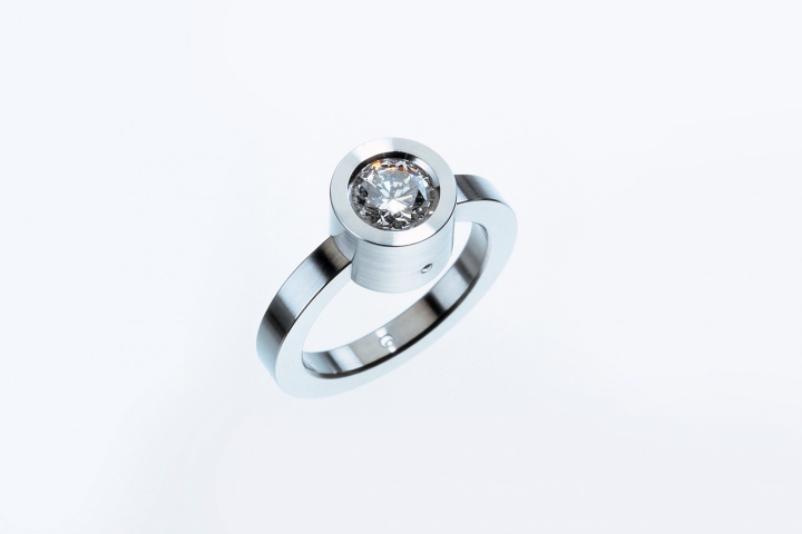 Stainless Steel and diamond – Bild 3